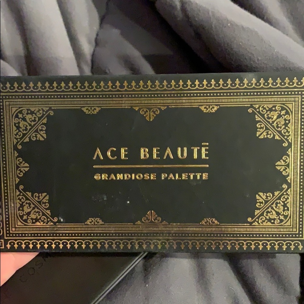 Ace beautu eye shadow palette